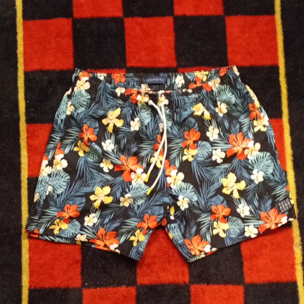 Aeropostale Flower Shorts (M)